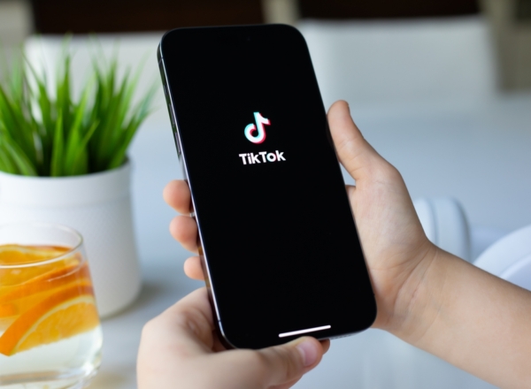 Πώς επηρεάζει το TikTok το πώς ξοδεύω τα λεφτά μου;