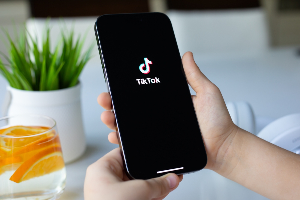 Πώς επηρεάζει το TikTok το πώς ξοδεύω τα λεφτά μου;